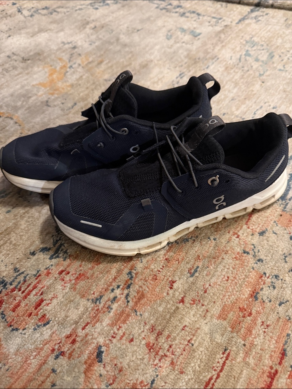 On Running kids Cloud Sneakers in Navy and White